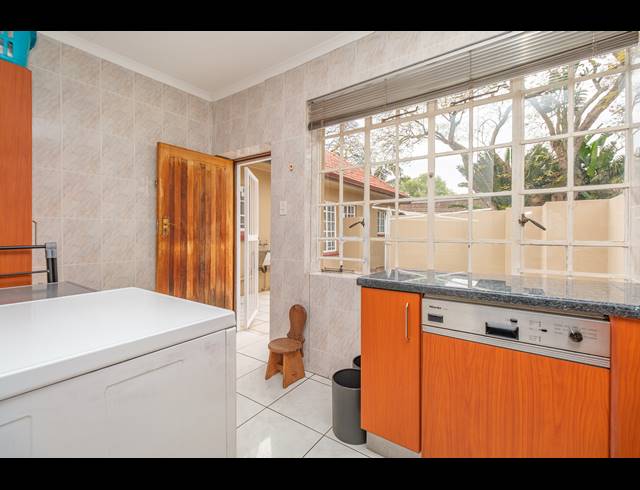 5 BEDROOM FREEHOLD FOR SALE IN BLACKHEATH